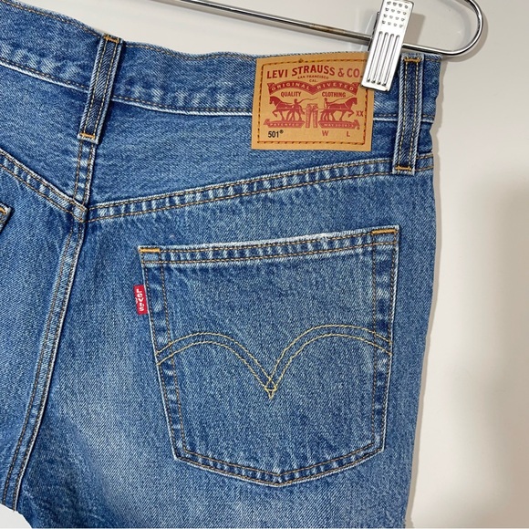Levi’s Iconic 501 Denim Jean Short Button Fly Medium Wash Size 27 - Picture 5 of 15